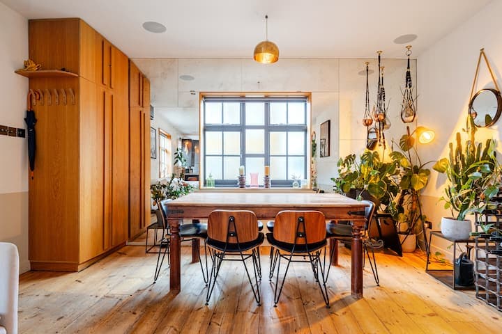 Oakley Yard dining area